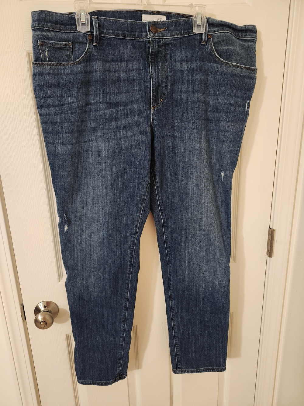 LOFT Skinny Jeans in Medium Dark Blue Wash